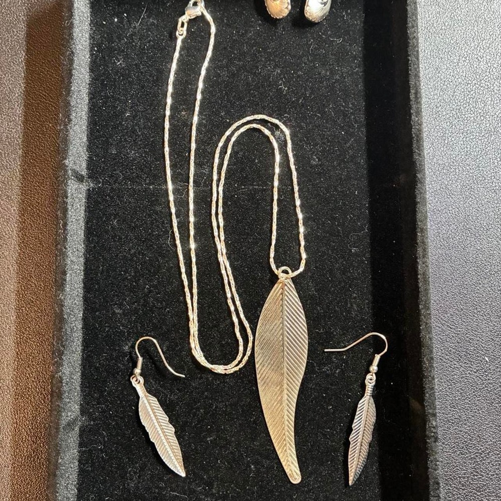 Leaf/feather themed‎ jewelry lot